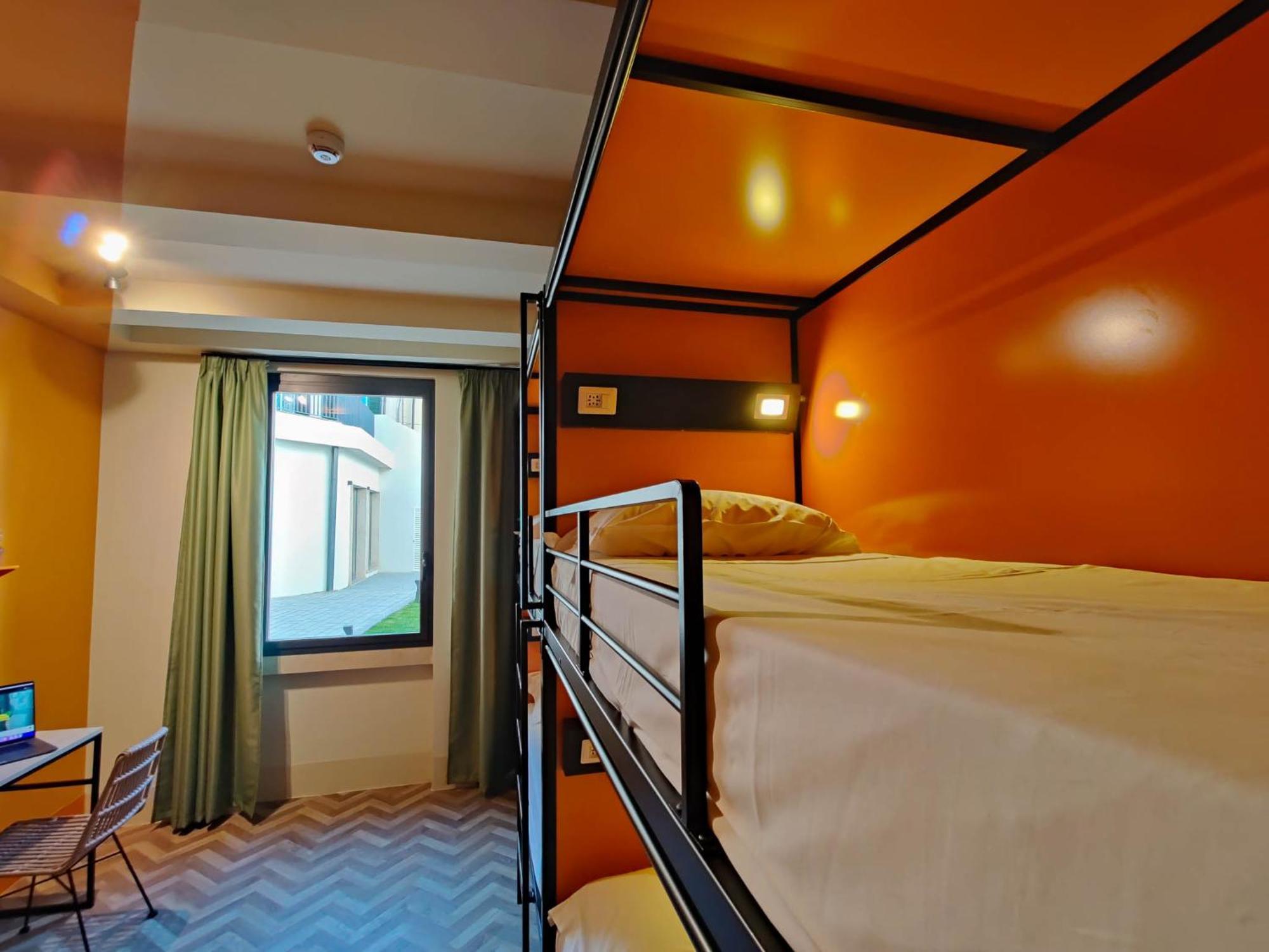 Yellowsquare Hostel *