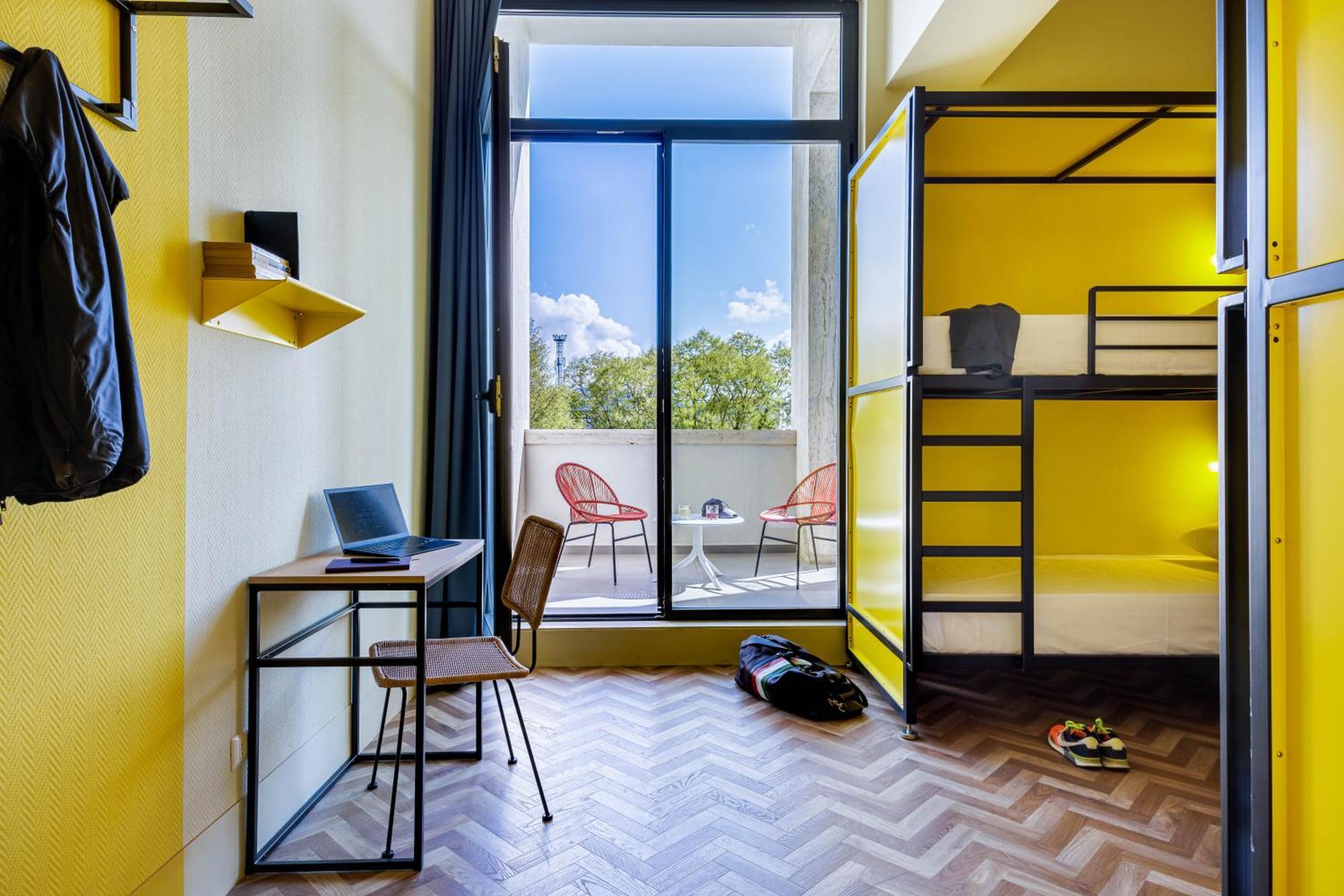 Yellowsquare Hostel *