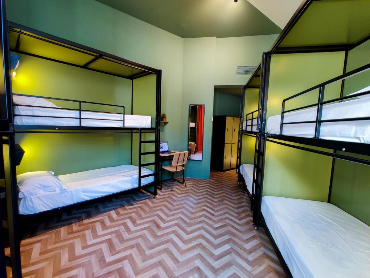 Hostal Yellowsquare *