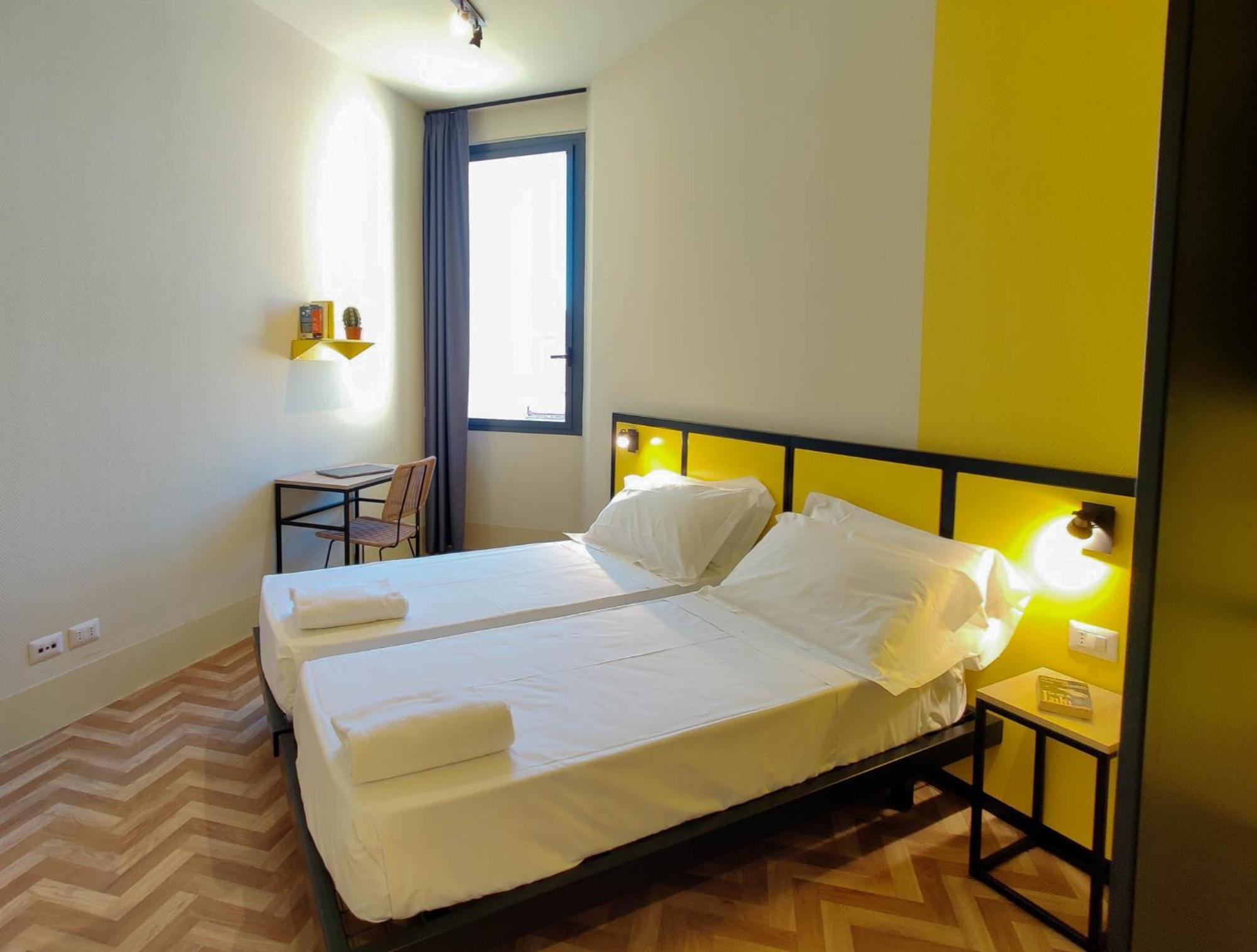 Yellowsquare Hostal *